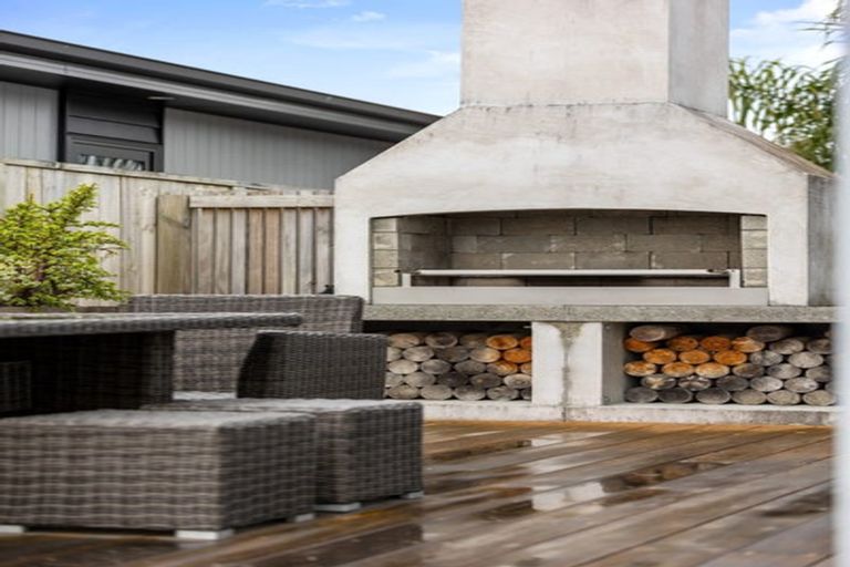 Photo of property in 132 Coast Boulevard, Papamoa Beach, Papamoa, 3118