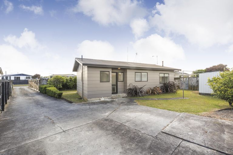 Photo of property in 19 Leander Place, Milson, Palmerston North, 4414