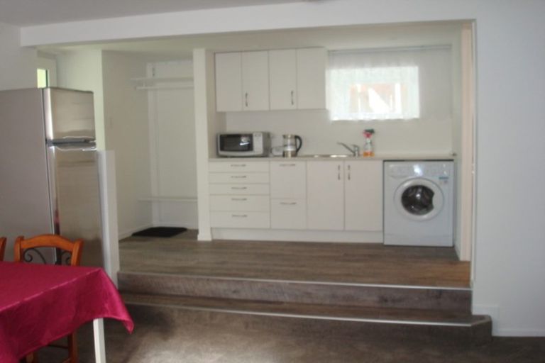 Photo of property in 17 Valron Road, Te Atatu South, Auckland, 0602