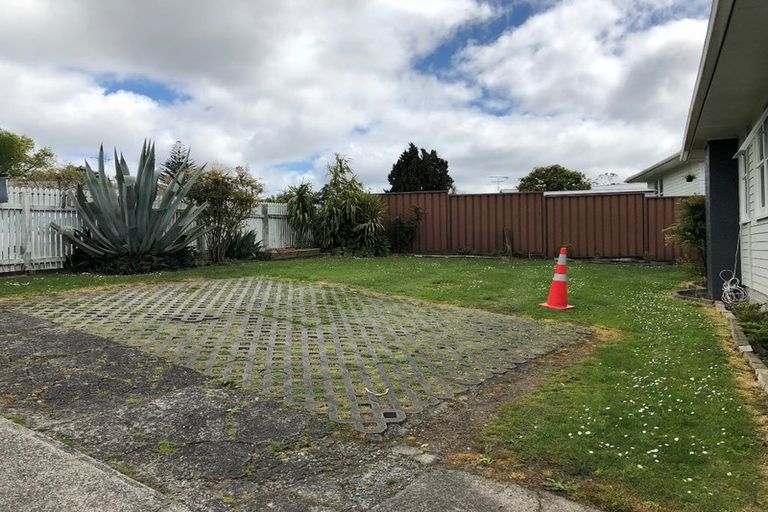 Photo of property in 12 Tracey Terrace, Te Atatu South, Auckland, 0602