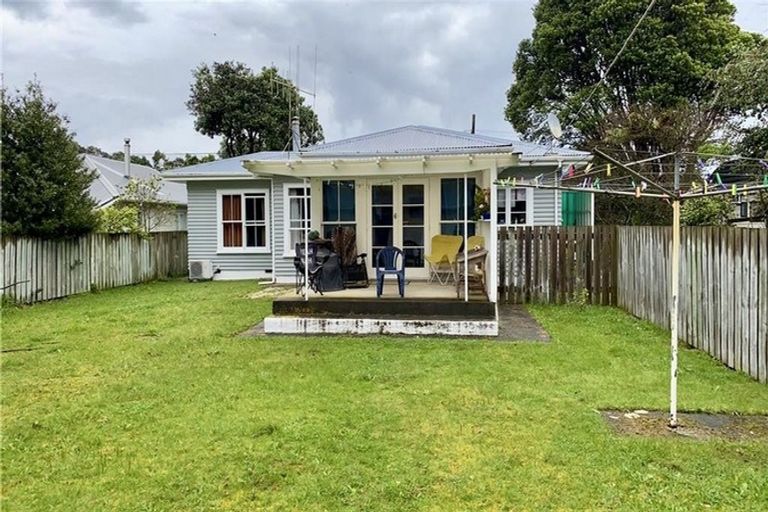 Photo of property in 20 Toi Street, Otaki Beach, Otaki, 5512