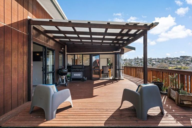 Photo of property in 10 Camilla Grove, Totara Vale, Auckland, 0629
