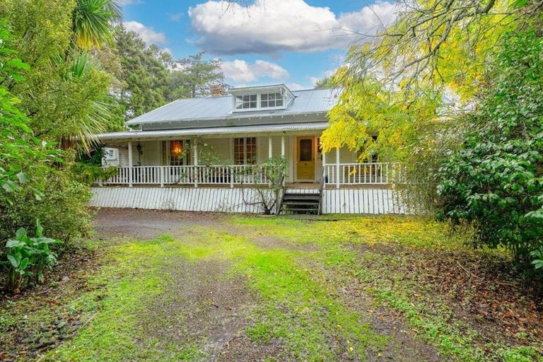 Photo of property in 130 Boord Crescent, Kumeu, 0891