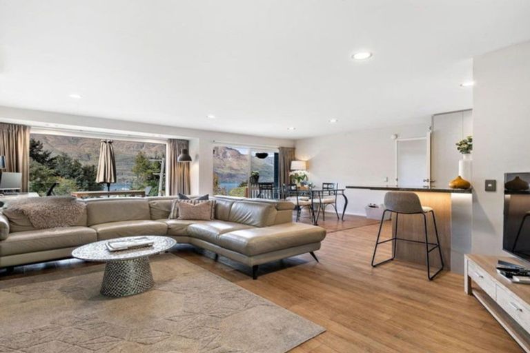 Photo of property in 1 Arawata Terrace, Fernhill, Queenstown, 9300