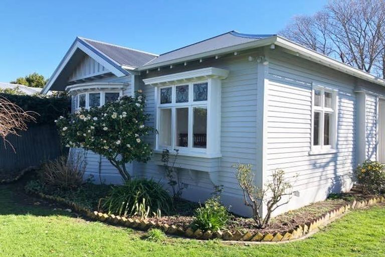 Photo of property in 11 Woodville Street, Edgeware, Christchurch, 8013