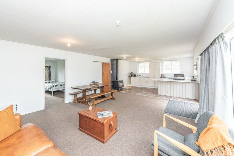 Photo of property in 30 Weraroa Road, Waverley, 4510