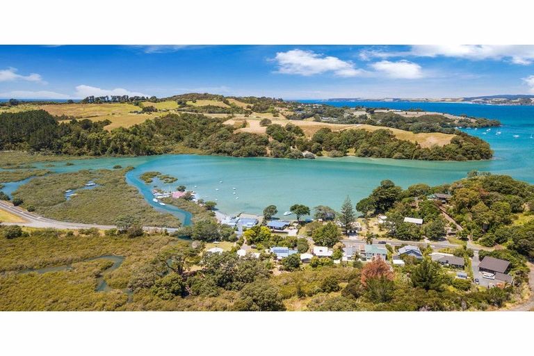 Photo of property in 400 Leigh Road, Whangateau, Warkworth, 0985