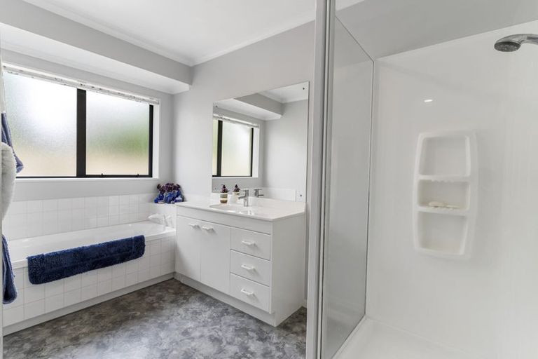 Photo of property in 12 Daria Place, Northpark, Auckland, 2013