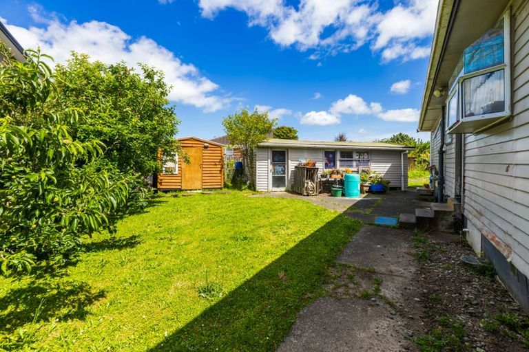 Photo of property in 16 Belgrave Place, Papakura, 2110