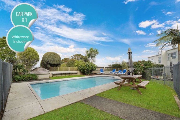 Photo of property in 12/18 Parr Terrace, Castor Bay, Auckland, 0620