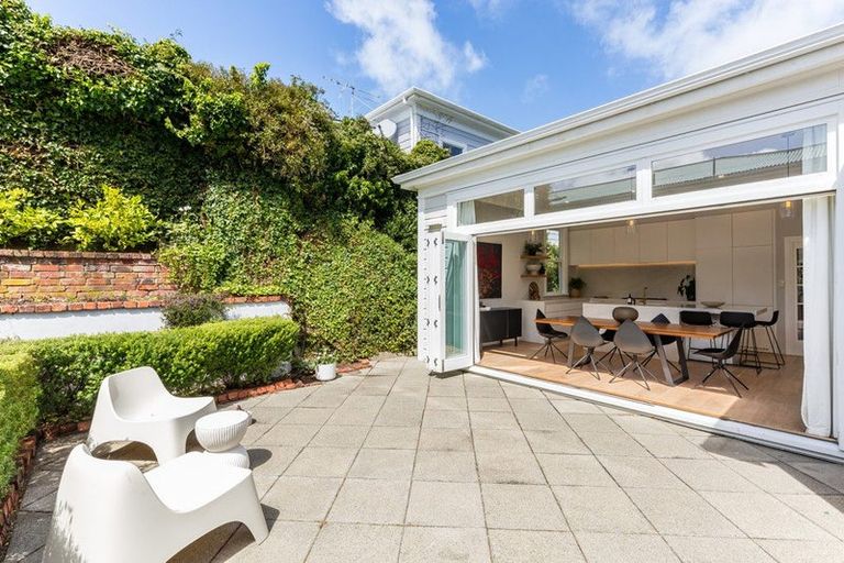 Photo of property in 22 Plunket Street, Kelburn, Wellington, 6012