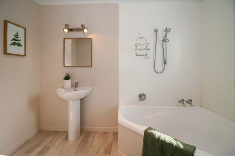 Photo of property in 421b Mangorei Road, Highlands Park, New Plymouth, 4312