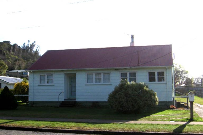 Photo of property in 19 Revans Street, Featherston, 5710