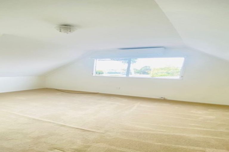 Photo of property in 2 Caspian Close, New Lynn, Auckland, 0600