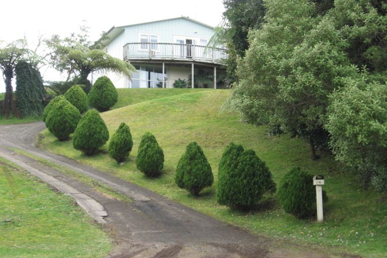 Photo of property in 4 Ocean Beach Road, Tairua, 3508