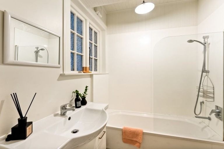 Photo of property in 22a Clifton Terrace, Kelburn, Wellington, 6012