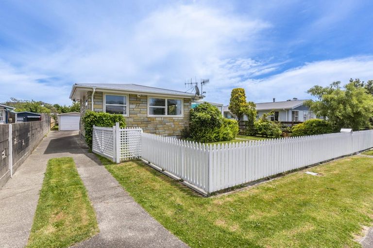 Photo of property in 84 Donovan Road, Paraparaumu Beach, Paraparaumu, 5032