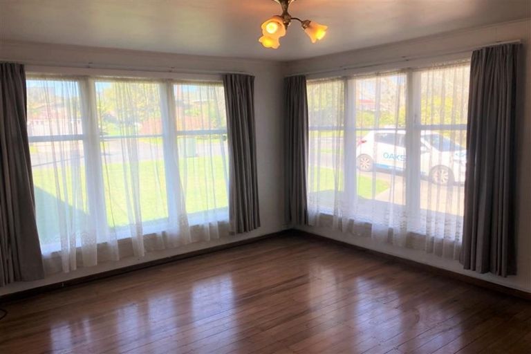 Photo of property in 3 Amberley Avenue, Te Atatu South, Auckland, 0610