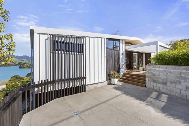 Photo of property in 21 Point Street, Raglan, 3225