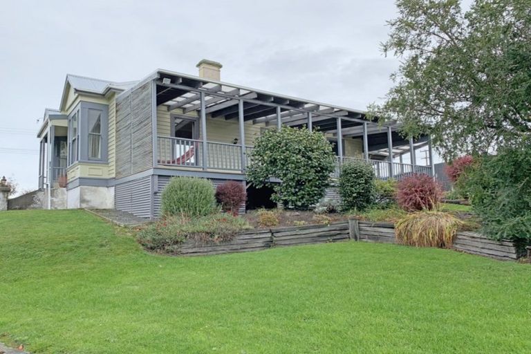 Photo of property in 240 Clyde Street, Balclutha, 9230