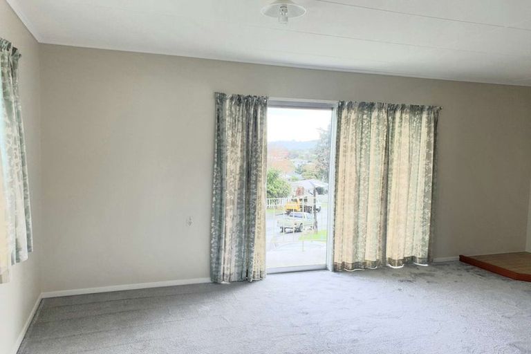 Photo of property in 2/35 Paramu Avenue, Birkdale, Auckland, 0626