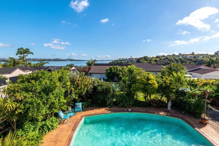 Photo of property in 114 Bramley Drive, Farm Cove, Auckland, 2012