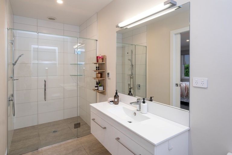 Photo of property in 6 Whittaker Place, Havelock North, 4130