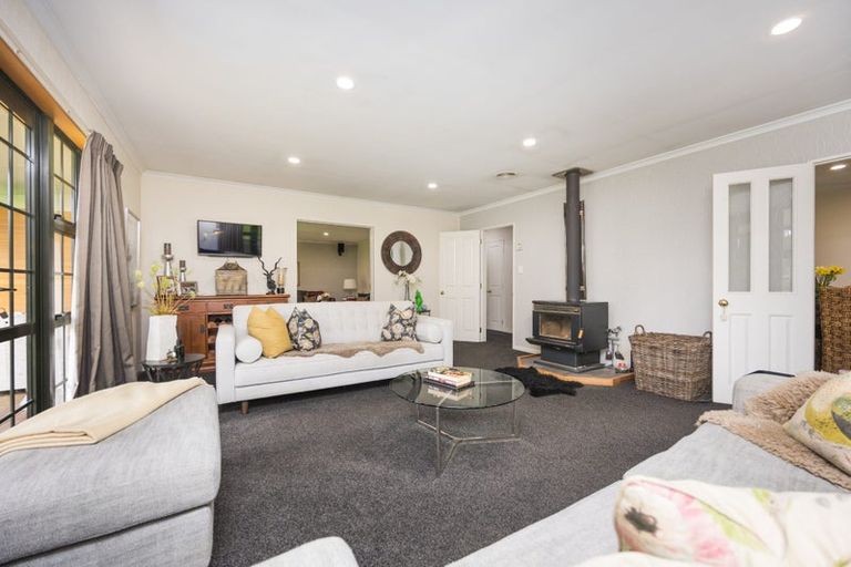 Photo of property in 320 Aokautere Drive, Aokautere, Palmerston North, 4471