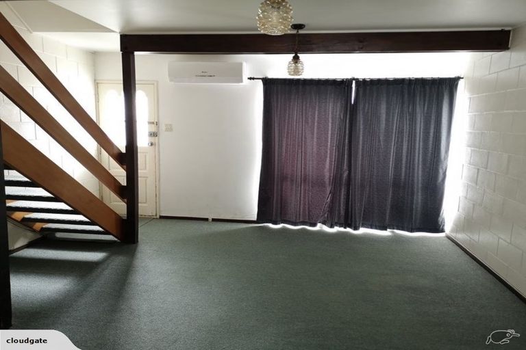 Photo of property in Lynbrae Court Flats, 20/4 Dr Taylor Terrace, Johnsonville, Wellington, 6037