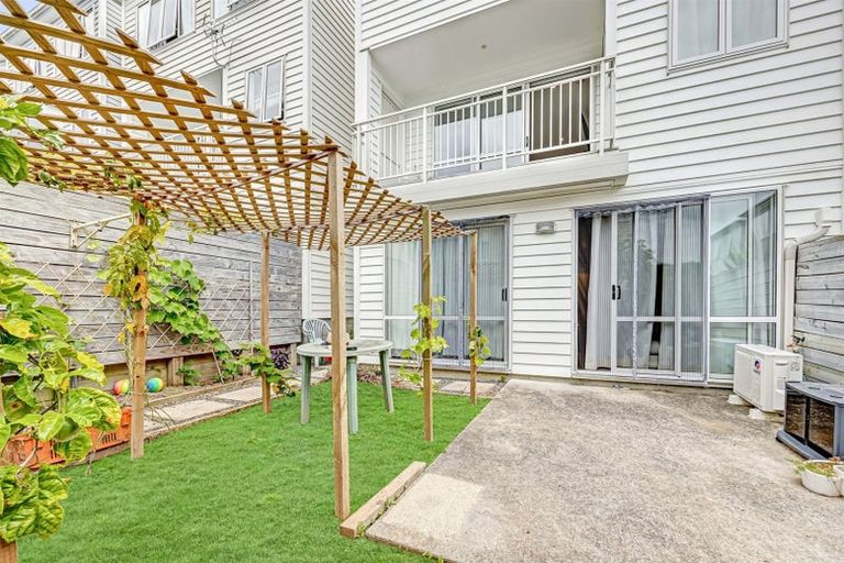 Photo of property in 28 Fernly Rise, Flat Bush, Auckland, 2019