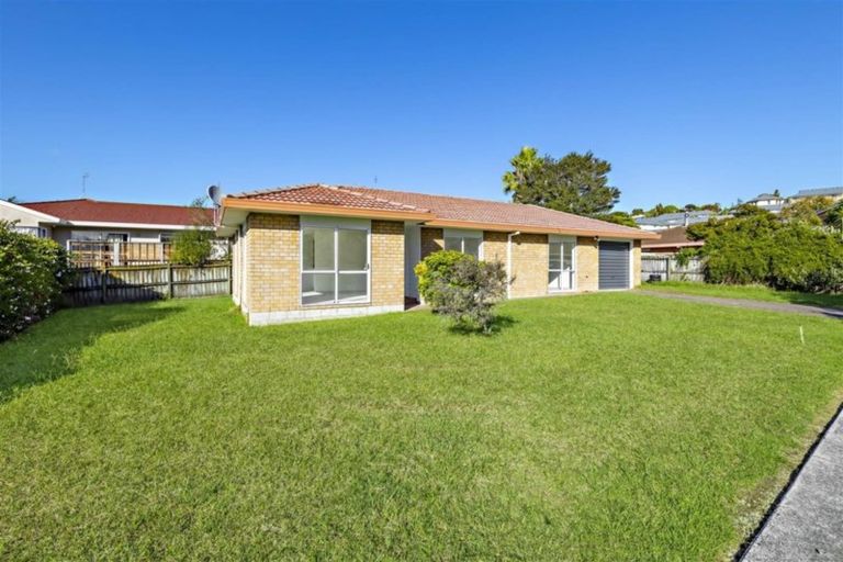 Photo of property in 26 Milan Drive, Glen Eden, Auckland, 0602