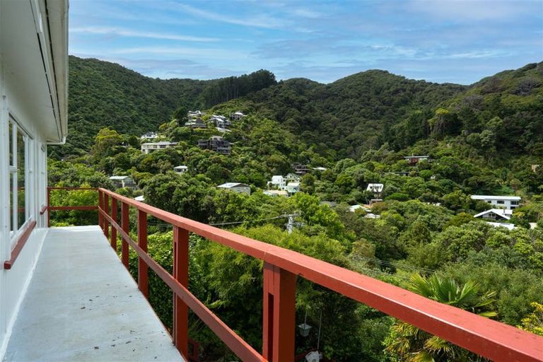 Photo of property in 32 Waitohu Road, York Bay, Lower Hutt, 5013