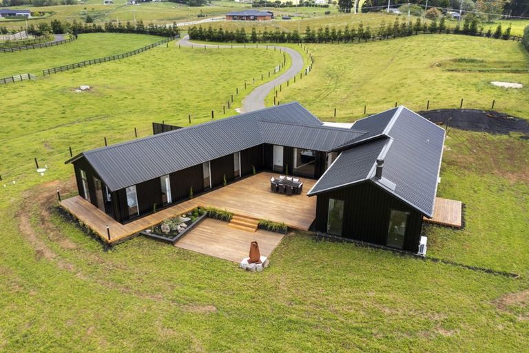 Photo of property in 5 Codlin Road, Waiuku, 2683