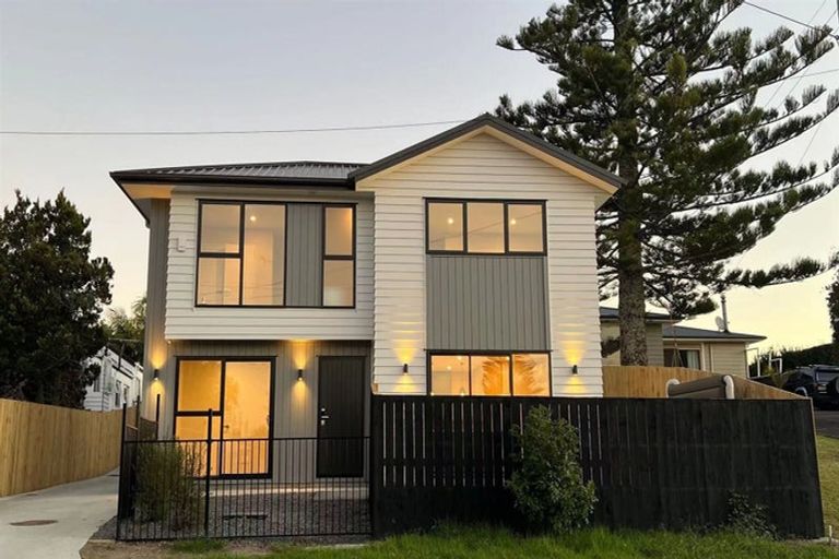 Photo of property in 26a Amberley Avenue, Te Atatu South, Auckland, 0610