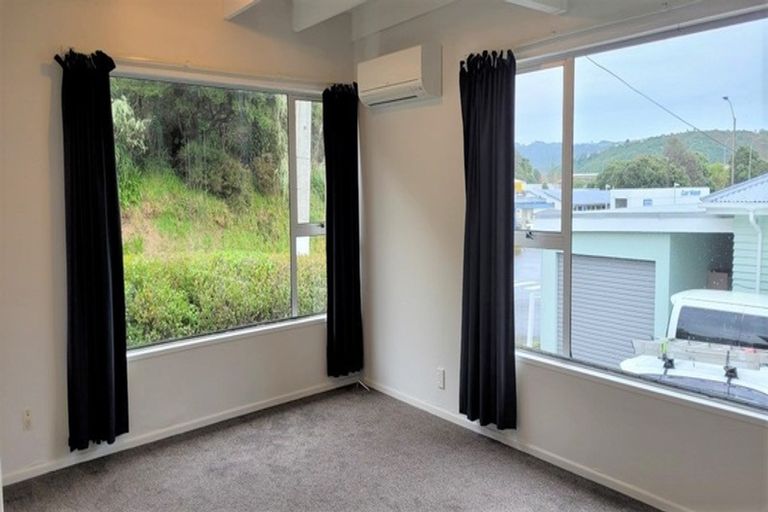 Photo of property in 1 Kiriwai Road, Paremata, Porirua, 5024