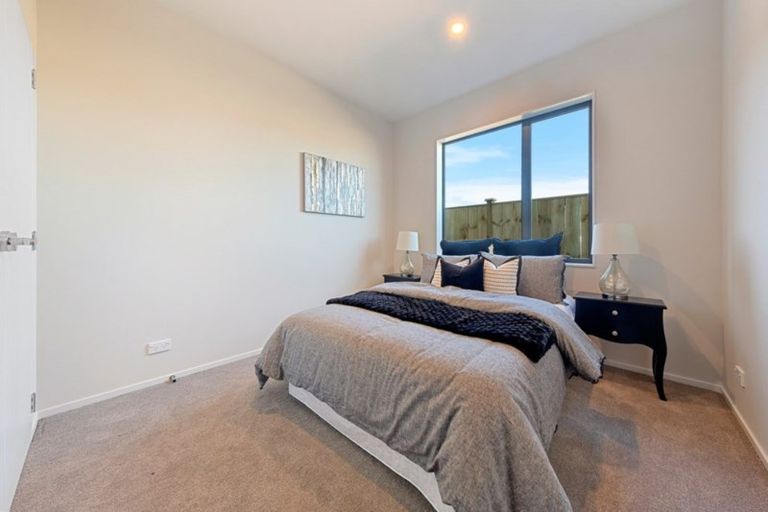 Photo of property in 11 Ropere Street, Kumeu, 0810