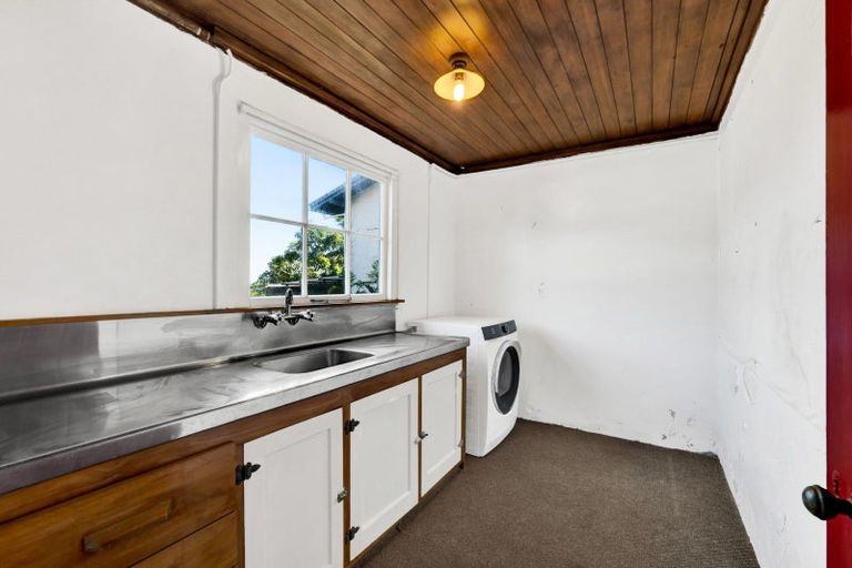 Photo of property in 6 Ridge Lane, New Plymouth, 4310