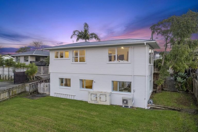 Photo of property in 217 Glengarry Road, Glen Eden, Auckland, 0602