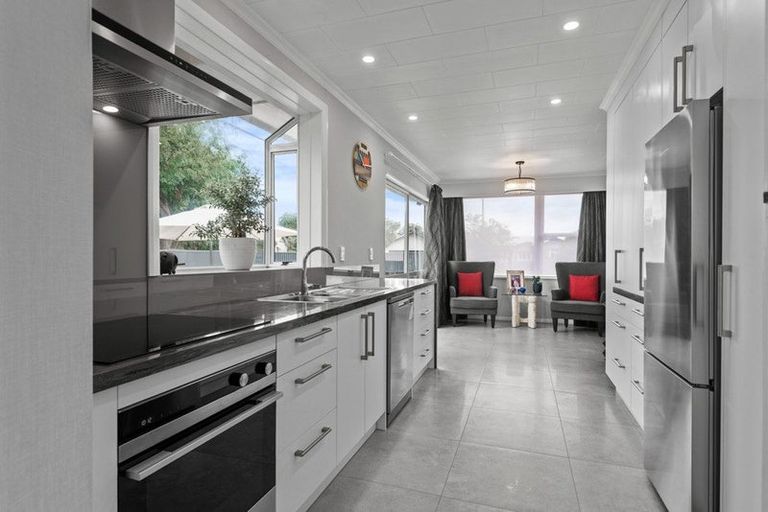 Photo of property in 2 Piper Place, Roslyn, Palmerston North, 4414