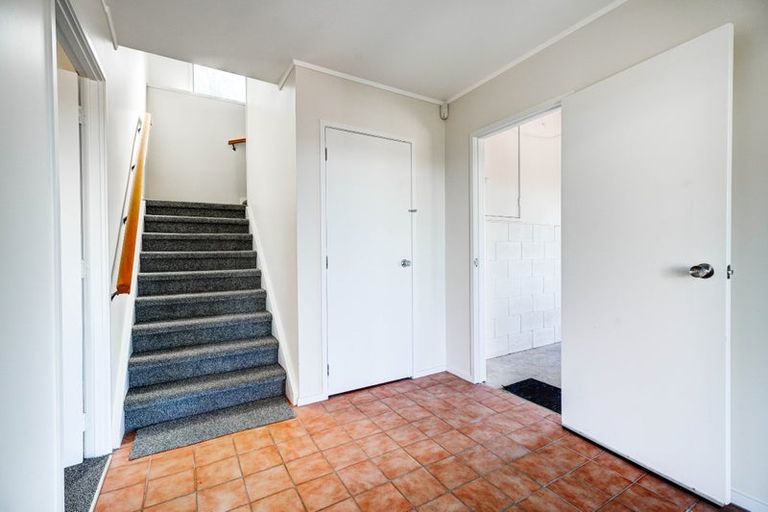 Photo of property in 29 Noeleen Street, Glenfield, Auckland, 0629