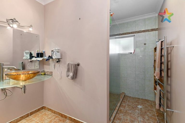 Photo of property in 138 Normandale Road, Normandale, Lower Hutt, 5010