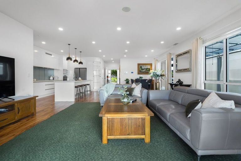 Photo of property in 94 Pohutukawa Parade, Riverhead, 0820