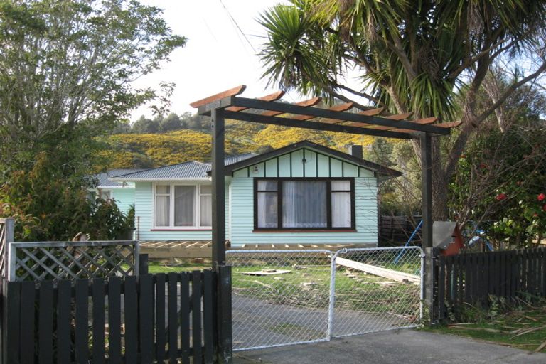 Photo of property in 39 Wood Street, Wainuiomata, Lower Hutt, 5014