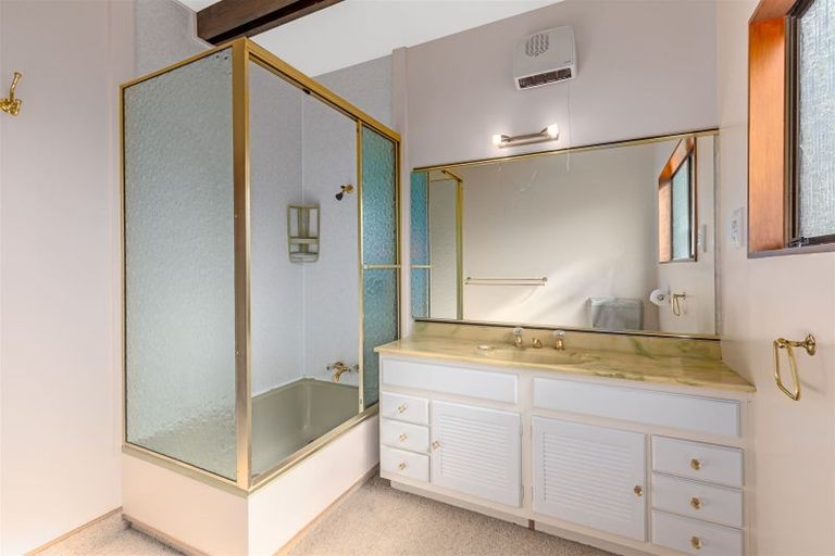 Photo of property in 14 Ngarara Road, Waikanae, 5036