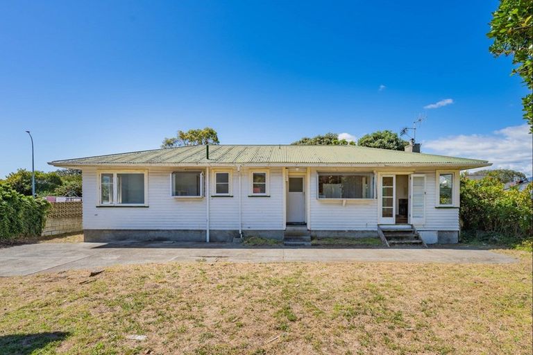 Photo of property in 60 Te Kupe Road, Paraparaumu Beach, Paraparaumu, 5032
