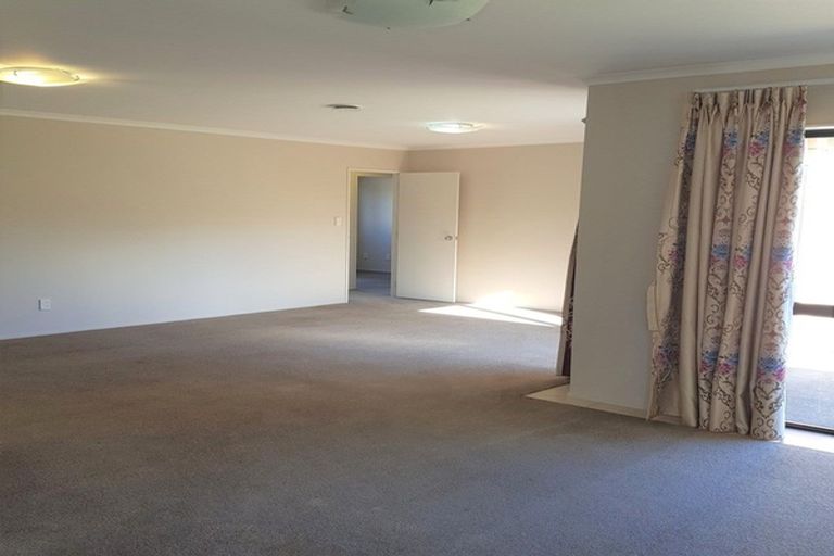 Photo of property in 20 Roto View, One Tree Point, 0118