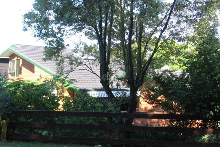 Photo of property in 2/20 Korotaha Terrace, Rothesay Bay, Auckland, 0630