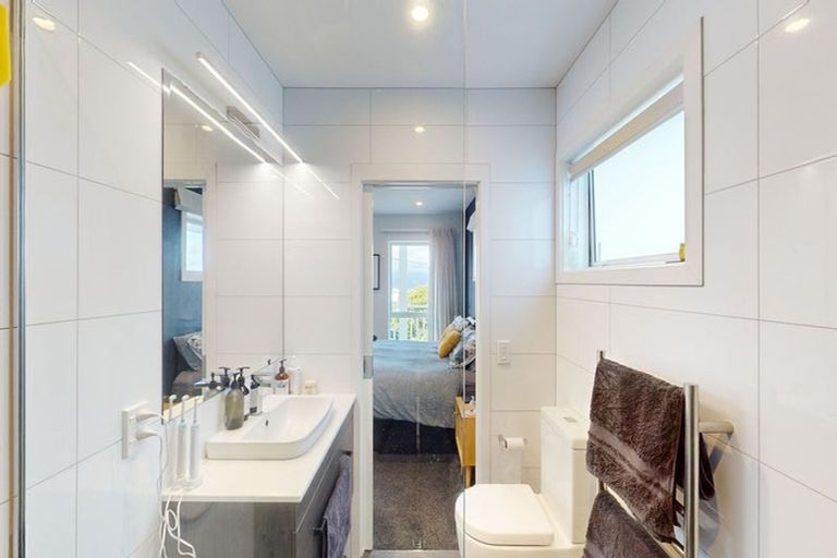 Photo of property in 2/74 Jubilee Road, Khandallah, Wellington, 6035