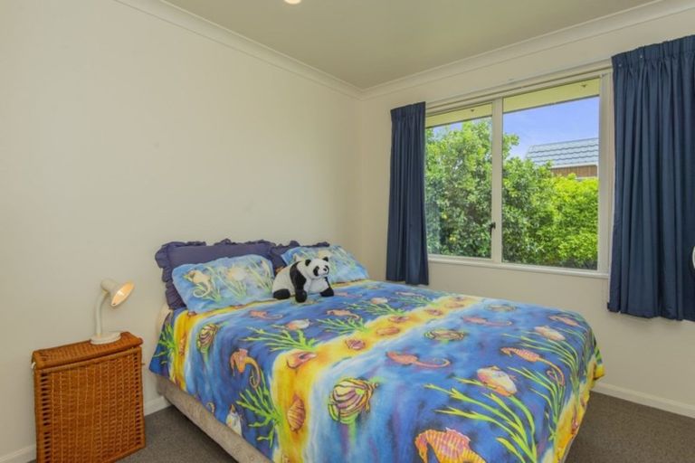 Photo of property in 27 Bermuda Place, One Tree Point, 0118