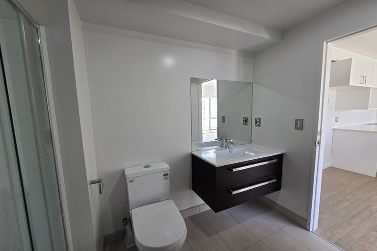 Photo of property in 2d/136 Stancombe Road, Flat Bush, Auckland, 2016